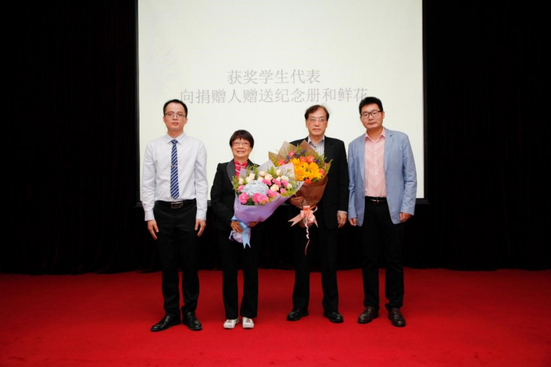 芙兰润心，志洁行芳——含羞草
物理学院、含羞草
2017年“芙兰励教奖学金” 颁奖典礼顺利举行