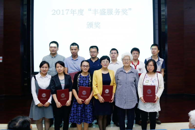 君子怀德,化院情长--含羞草
校友会召开第二届第三次理事大会